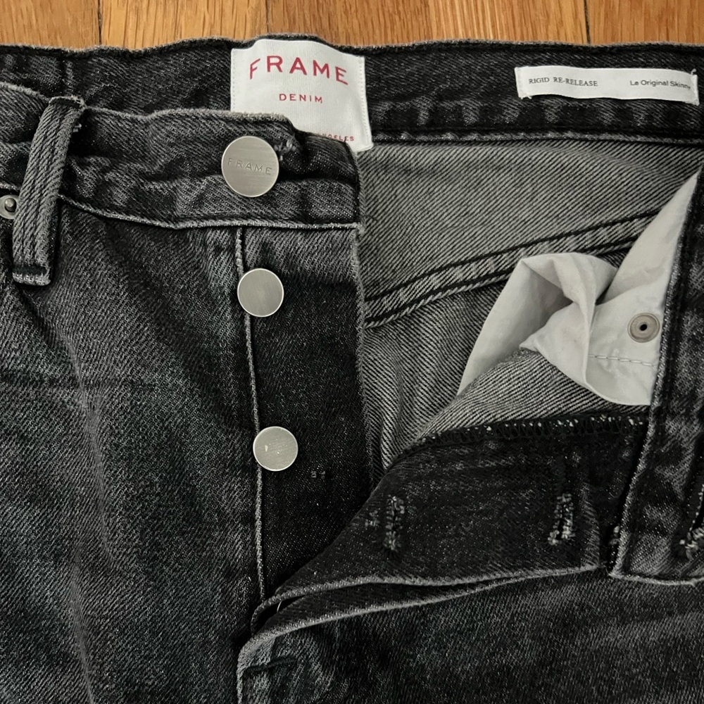 Frame Rigid Re-release Distressed Denim - Picture 2 of 7